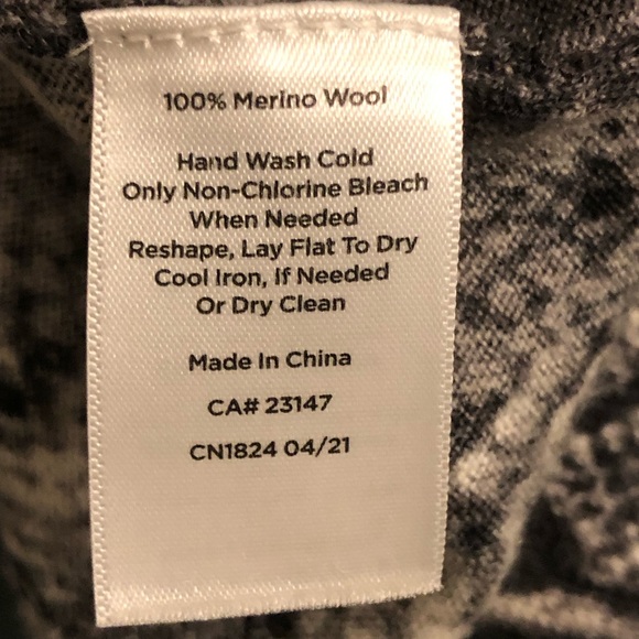 Talbots Soft Merino Wool Bishop Sleeve V-Neck Sweater - Picture 4 of 10